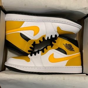 Jordan 1 Mid ❤️❤️ SOLD❤️❤️❤️university gold